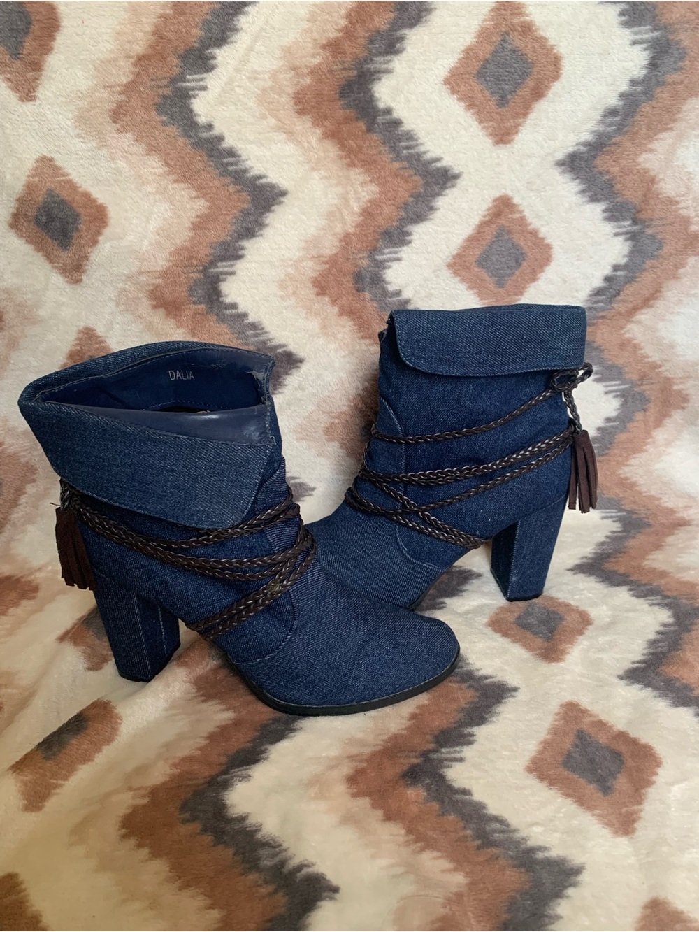 Hot kiss Dalia denim boots size 9